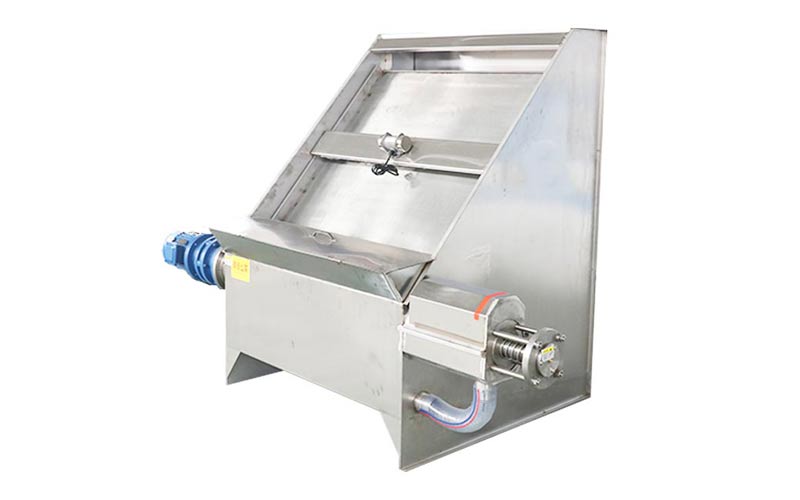 Inclined solid liquid separator 